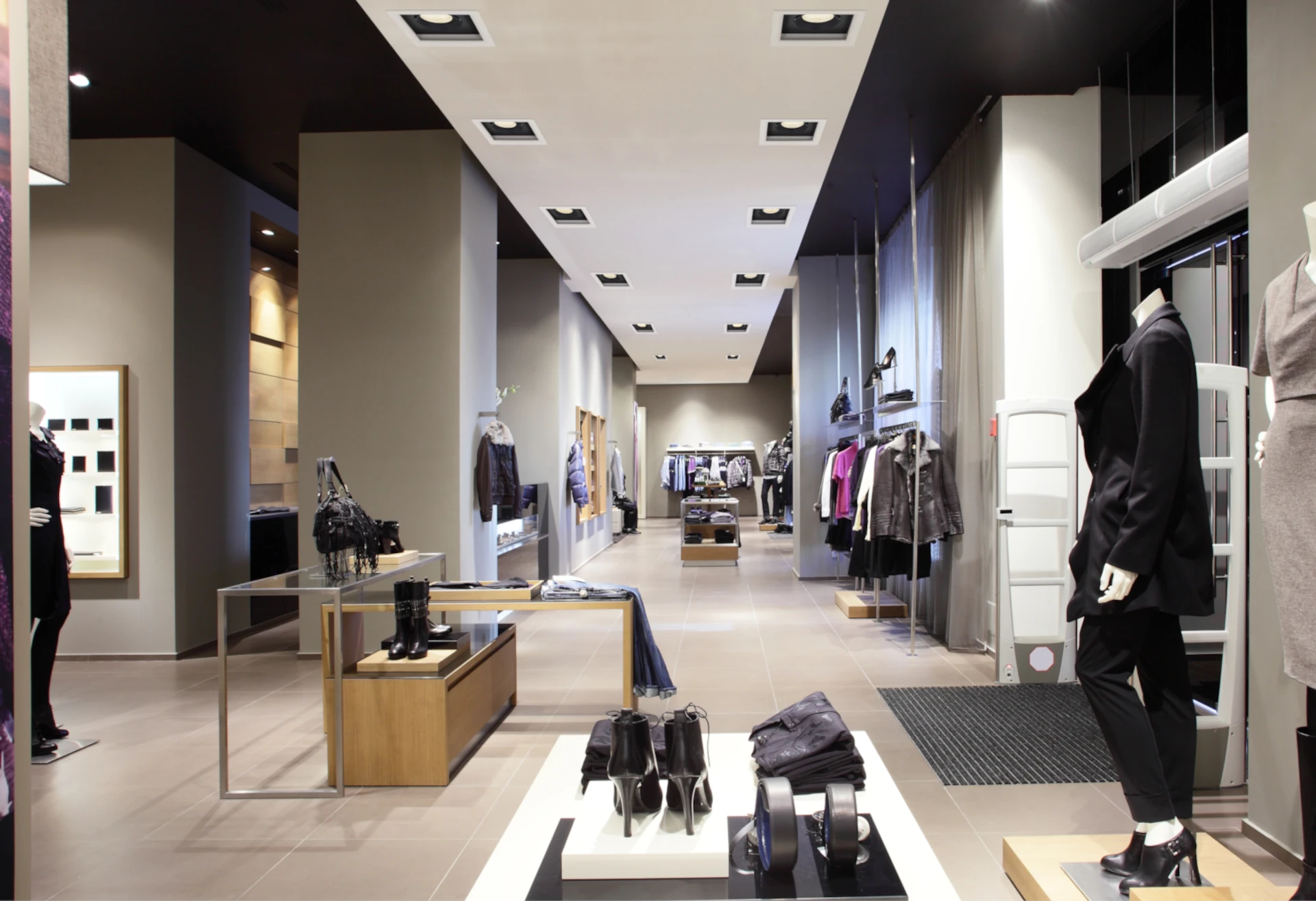 Oświetlenie sklepowe: Wpływ na prezentację produktów i klientów