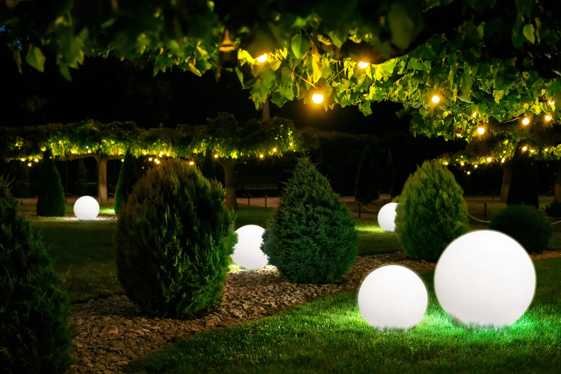 Oświetlenie zewnętrzne - kreacja magicznego miejsca na świeżym powietrzu