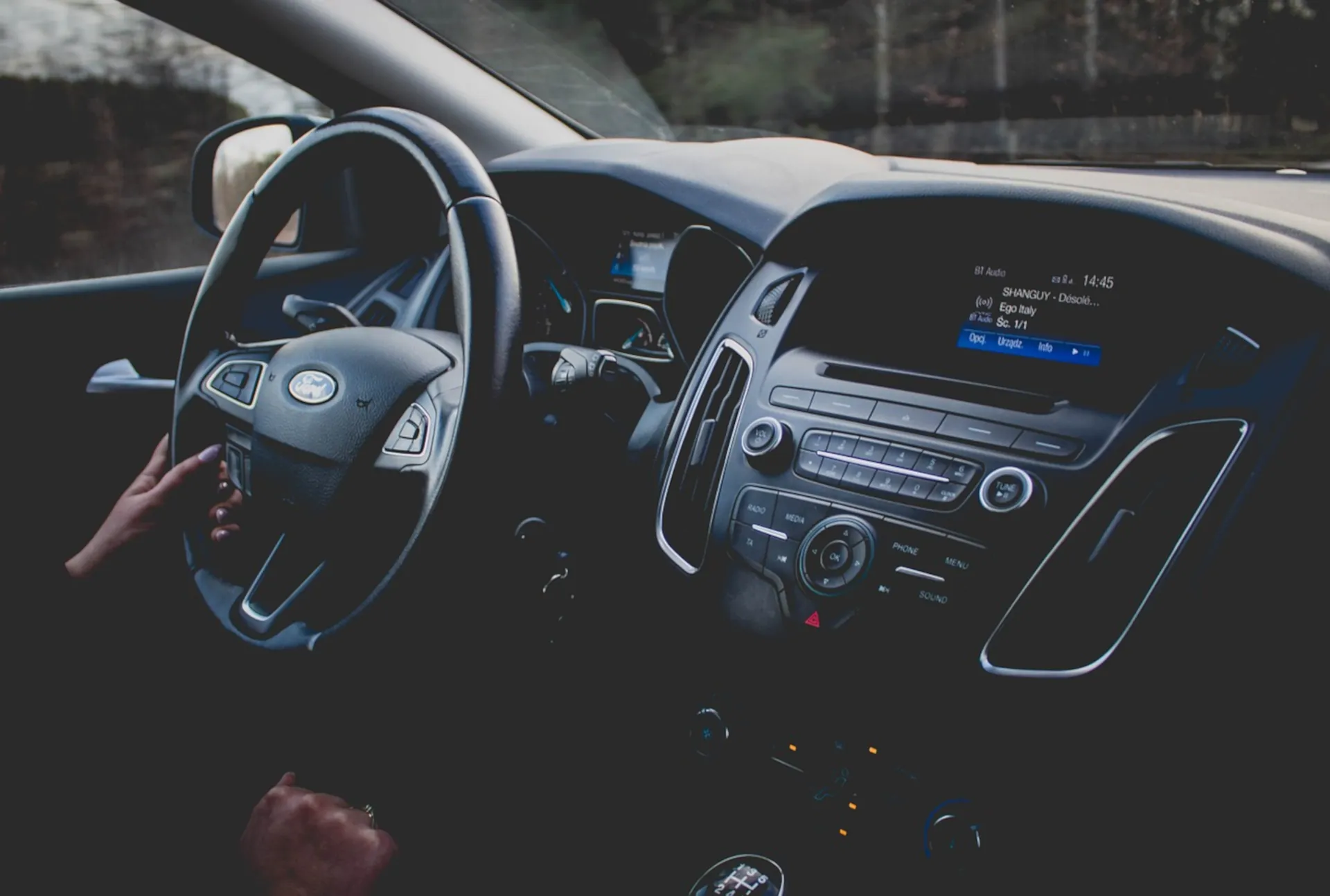 Oświetlenie wnętrza samochodu: Komfort i bezpieczeństwo podczas jazdy